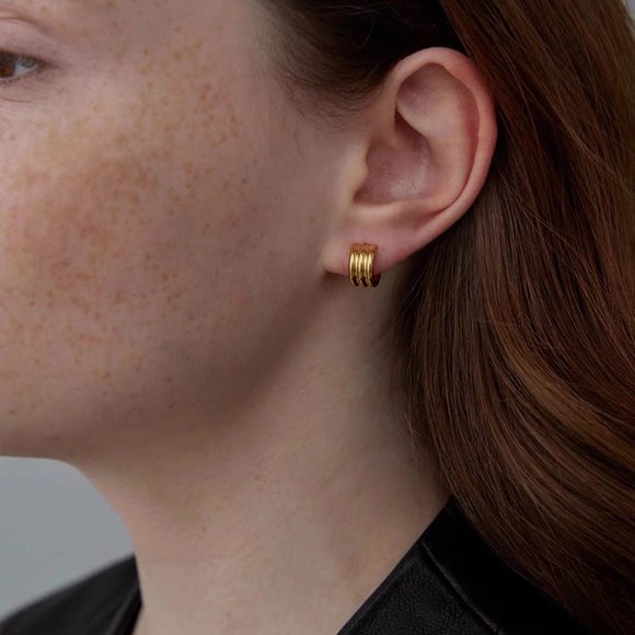 18k gold hoop earrings, mini hoop earrings, medium hoop earrings, gold earrings - Picture 3 of 11